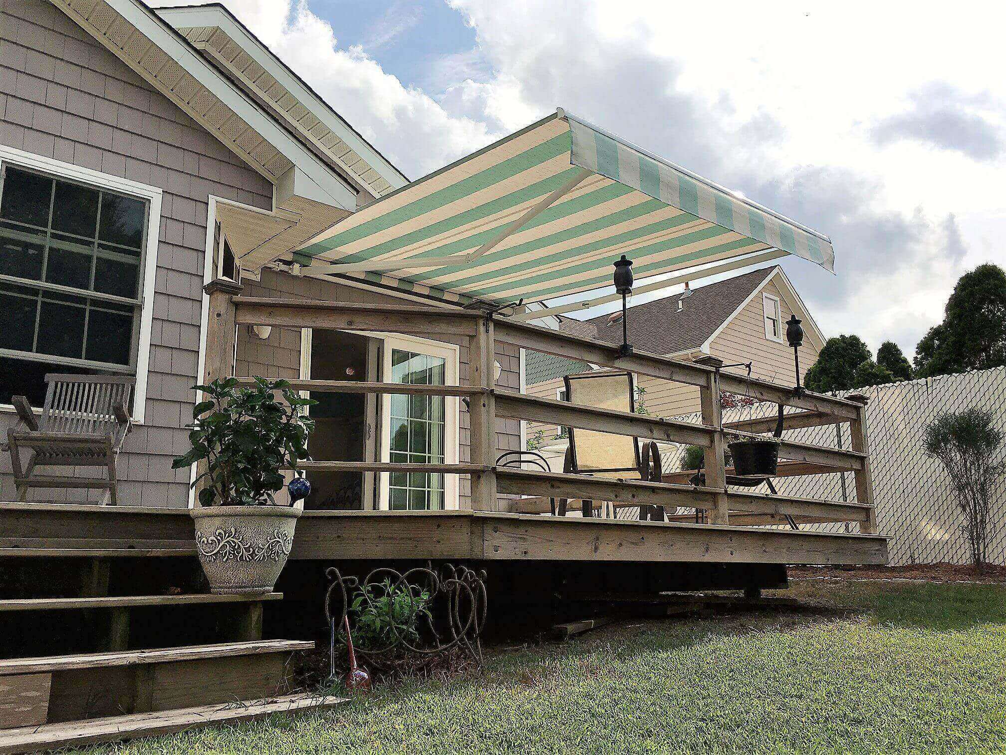Elwood retractable awning